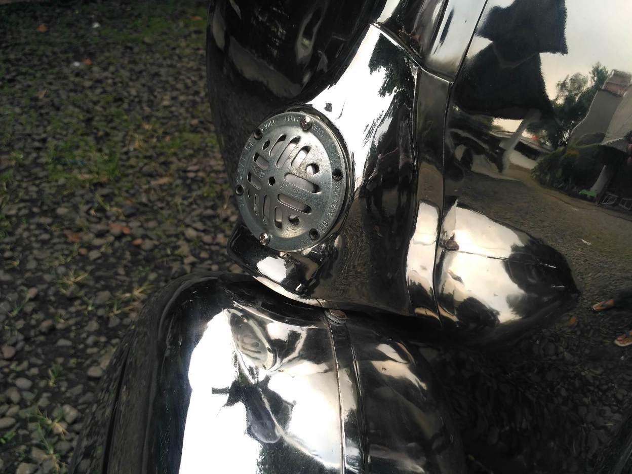Vespa 90SS Stainless Steel – detail view